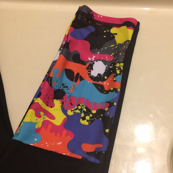 Swim Leggings fits like a medium - Picture 2 of 3